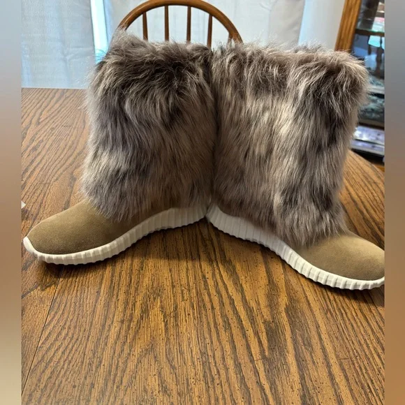 NWOT women’s Johnston & Murphy Real Brisa Shearling Lamb fur boots size 8 - Picture 3 of 7